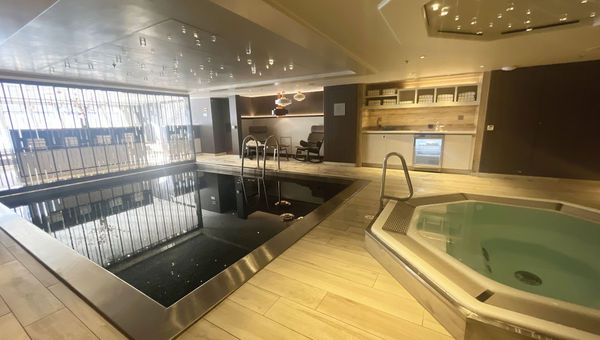 The Fehi Spa on the Riverside Mozart has a pool, hot tub, steam room and sauna.